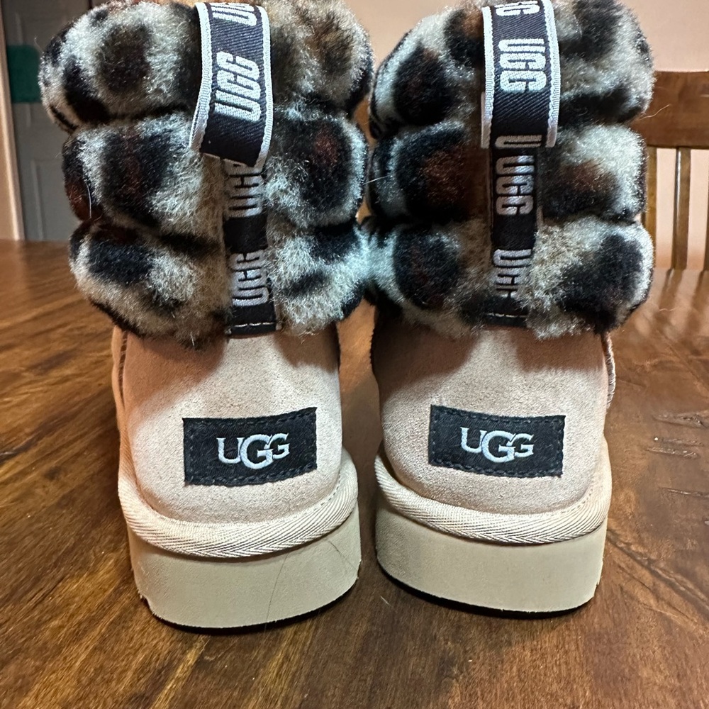 UGG size 9 pull on boot